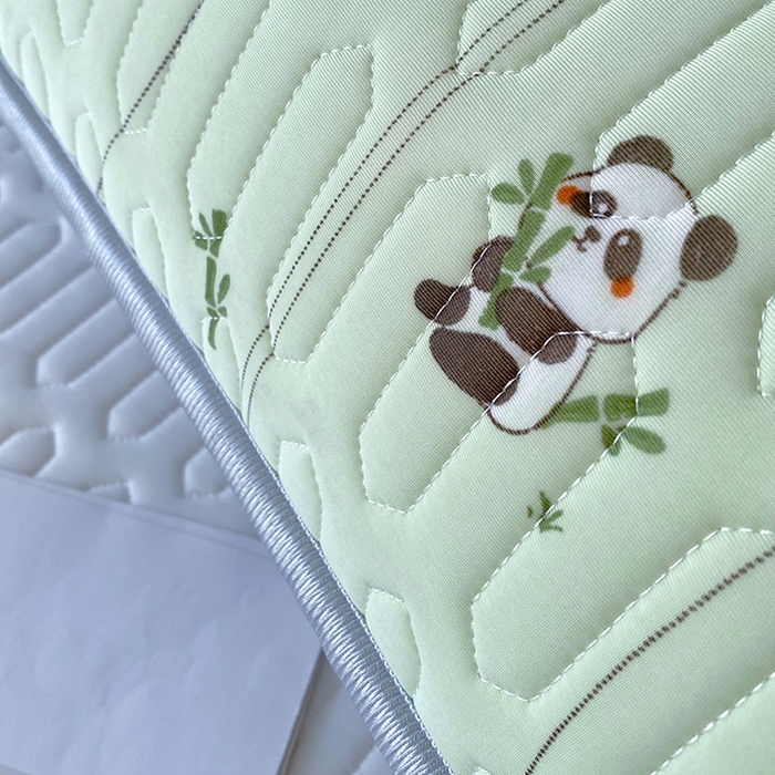 91家纺网 家纺一手货源 找家纺 雨彤家纺 2025年新款A类乳胶凉感丝双人长枕套 熊猫宝宝-湖蓝