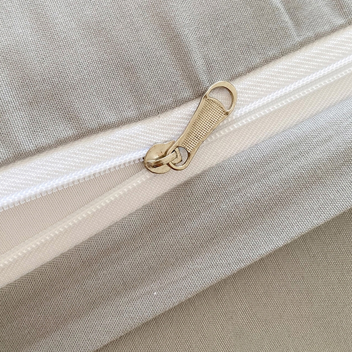 91家纺网 家纺一手货源 找家纺 雨彤家纺 2025年新款A类乳胶凉感丝双人长枕套 萌趣蘑菇-果绿