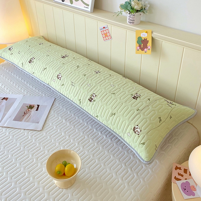 91家纺网 家纺一手货源 找家纺 雨彤家纺 2025年新款A类乳胶凉感丝双人长枕套 熊猫宝宝-翠绿