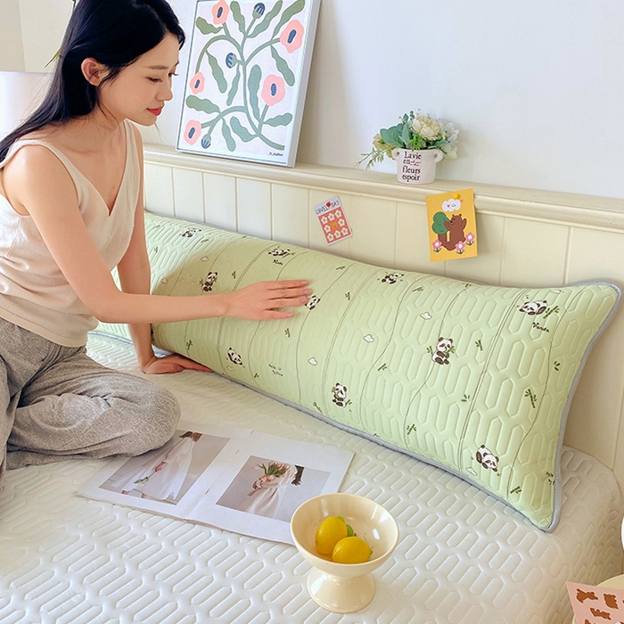 91家纺网 家纺一手货源 找家纺 雨彤家纺 2025年新款A类乳胶凉感丝双人长枕套 熊猫宝宝-翠绿