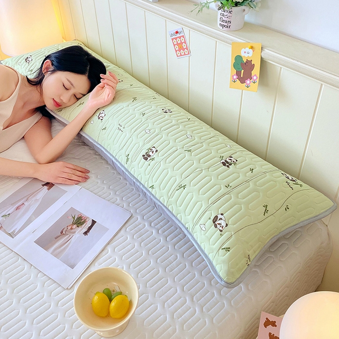 91家纺网 家纺一手货源 找家纺 雨彤家纺 2025年新款A类乳胶凉感丝双人长枕套 熊猫宝宝-翠绿