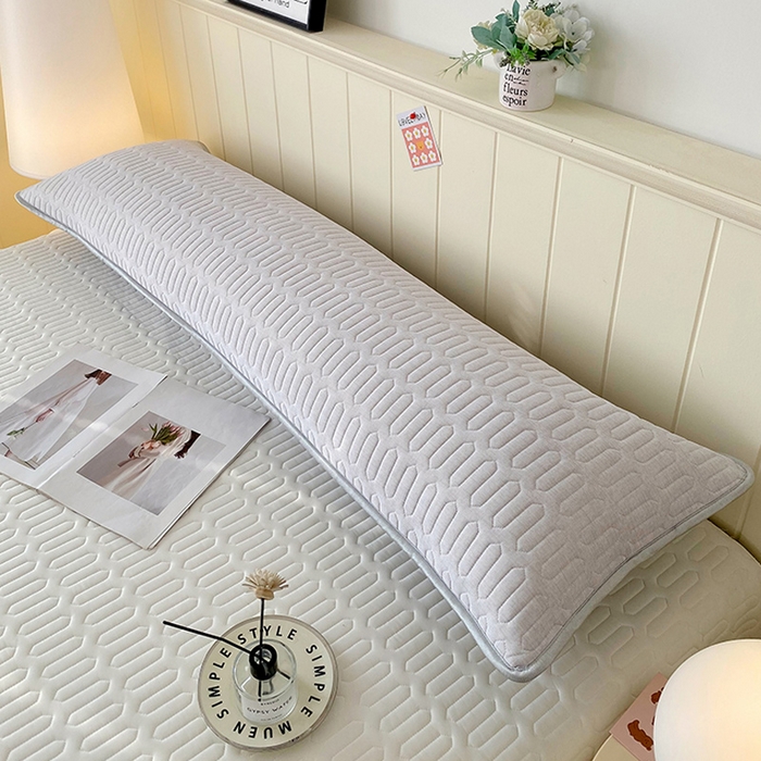 91家纺网 家纺一手货源 找家纺 雨彤家纺 2025年新款A类乳胶凉感丝双人长枕套 肌理纹-灰