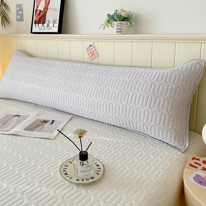 91家纺网 家纺一手货源 找家纺 雨彤家纺 2025年新款A类乳胶凉感丝双人长枕套 肌理纹-灰