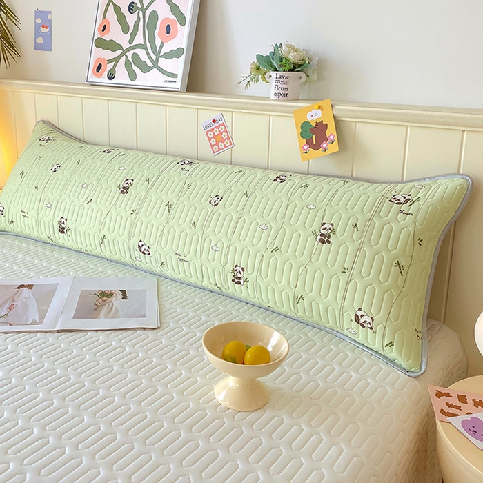 91家纺网 家纺一手货源 找家纺 雨彤家纺 2025年新款A类乳胶凉感丝双人长枕套 熊猫宝宝-翠绿