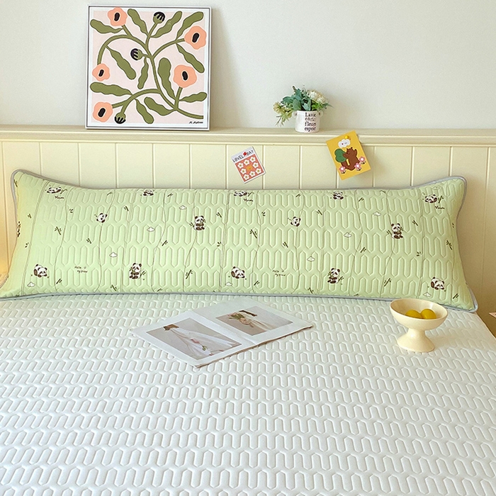 91家纺网 家纺一手货源 找家纺 雨彤家纺 2025年新款A类乳胶凉感丝双人长枕套 熊猫宝宝-翠绿