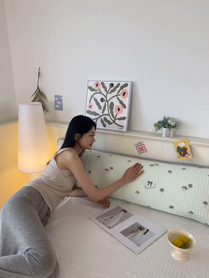 91家纺网 家纺一手货源 找家纺 雨彤家纺 2025年新款A类乳胶凉感丝双人长枕套 萌趣蘑菇-果绿