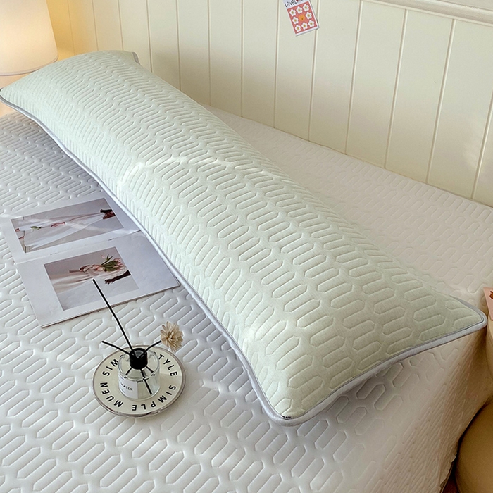 91家纺网 家纺一手货源 找家纺 雨彤家纺 2025年新款A类乳胶凉感丝双人长枕套 肌理纹-橄榄绿