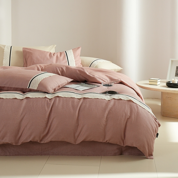 91家纺网 家纺一手货源 找家纺 丽卡家纺 2025新款花边压褶瑟琳娜100%全棉双层纱四件套 玫瑰粉