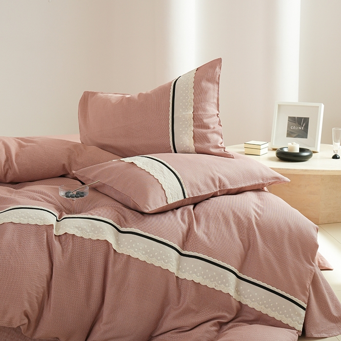 91家纺网 家纺一手货源 找家纺 丽卡家纺 2025新款花边压褶瑟琳娜100%全棉双层纱四件套 玫瑰粉