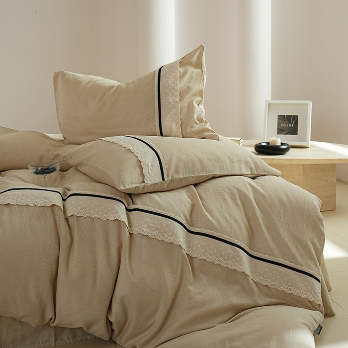 91家纺网 家纺一手货源 找家纺 丽卡家纺 2025新款花边压褶瑟琳娜100%全棉双层纱四件套 浅卡其