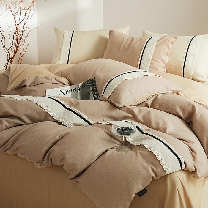 91家纺网 家纺一手货源 找家纺 丽卡家纺 2025新款花边压褶瑟琳娜100%全棉双层纱四件套 茶褐棕