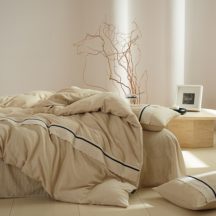 91家纺网 家纺一手货源 找家纺 丽卡家纺 2025新款花边压褶瑟琳娜100%全棉双层纱四件套 浅卡其