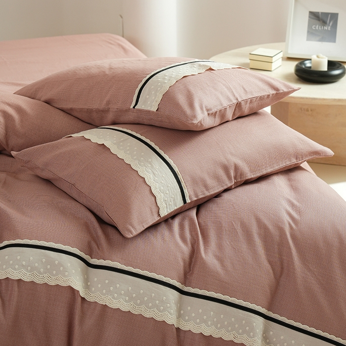91家纺网 家纺一手货源 找家纺 丽卡家纺 2025新款花边压褶瑟琳娜100%全棉双层纱四件套 玫瑰粉