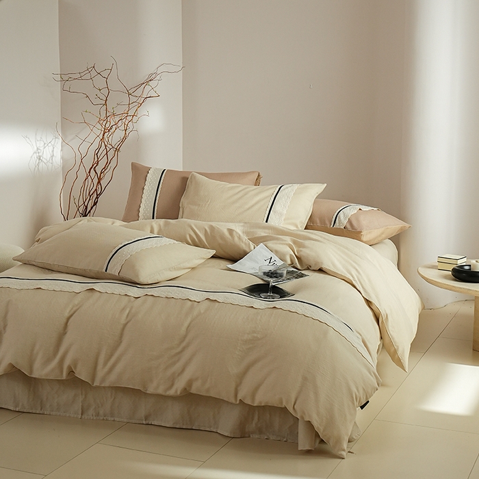 91家纺网 家纺一手货源 找家纺 丽卡家纺 2025新款花边压褶瑟琳娜100%全棉双层纱四件套 浅卡其