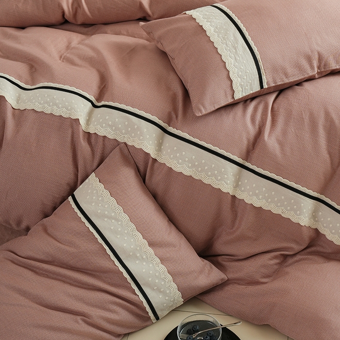 91家纺网 家纺一手货源 找家纺 丽卡家纺 2025新款花边压褶瑟琳娜100%全棉双层纱四件套 玫瑰粉