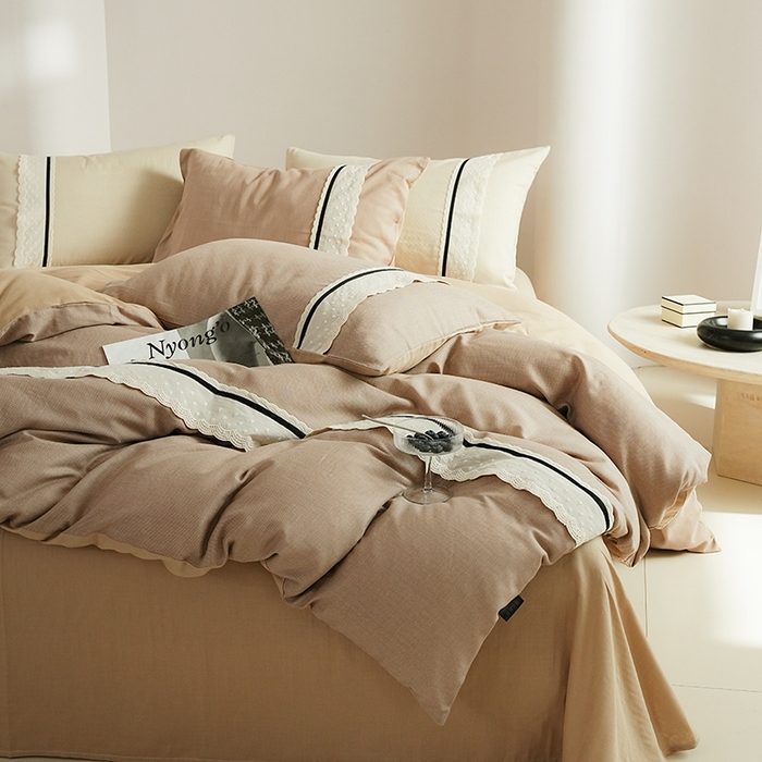 91家纺网 家纺一手货源 找家纺 丽卡家纺 2025新款花边压褶瑟琳娜100%全棉双层纱四件套 茶褐棕