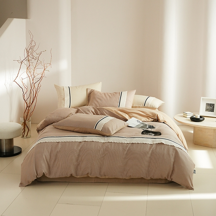 91家纺网 家纺一手货源 找家纺 丽卡家纺 2025新款花边压褶瑟琳娜100%全棉双层纱四件套 茶褐棕