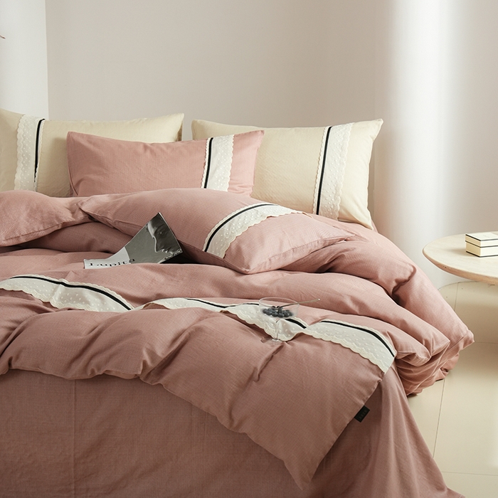 91家纺网 家纺一手货源 找家纺 丽卡家纺 2025新款花边压褶瑟琳娜100%全棉双层纱四件套 玫瑰粉