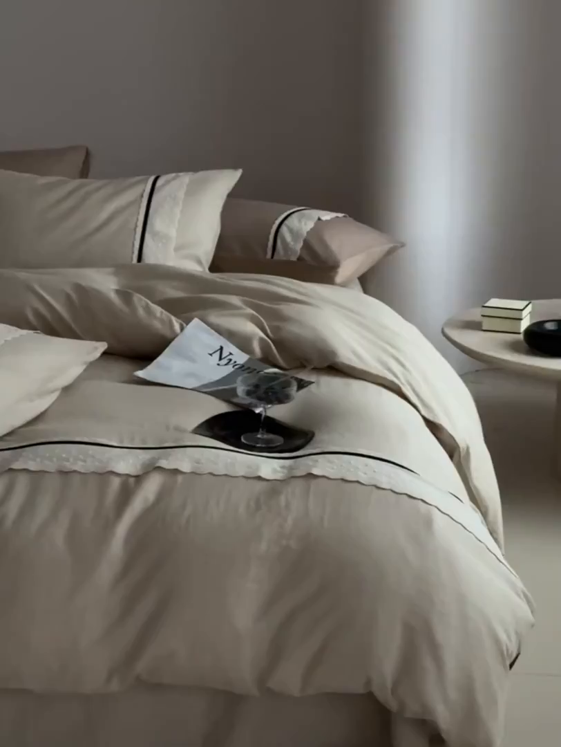 91家纺网 家纺一手货源 找家纺 丽卡家纺 2025新款花边压褶瑟琳娜100%全棉双层纱四件套 浅卡其