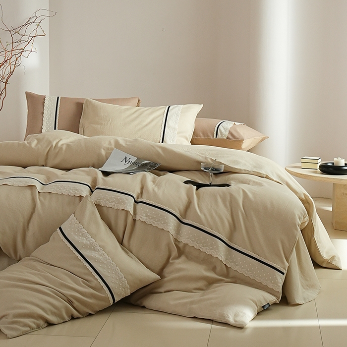 91家纺网 家纺一手货源 找家纺 丽卡家纺 2025新款花边压褶瑟琳娜100%全棉双层纱四件套 浅卡其