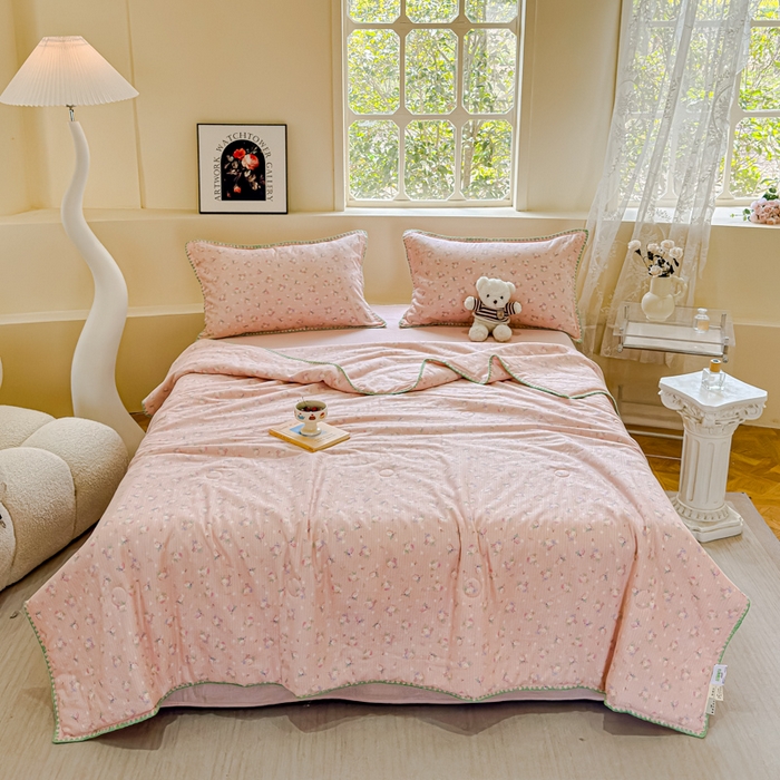 91家纺网 家纺一手货源 找家纺 金丝鸟家纺 2025春夏新款全棉纯棉双层纱夏被夏凉被空调被 粉色花香