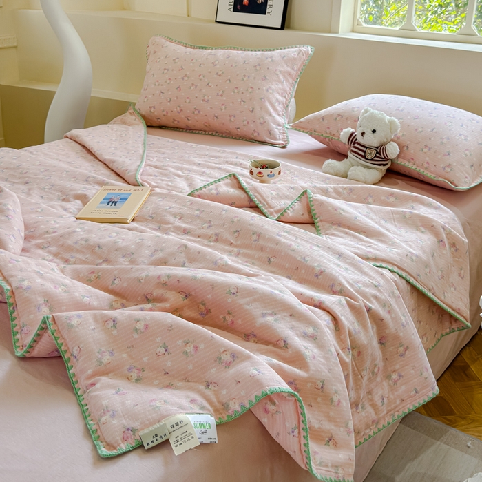 91家纺网 家纺一手货源 找家纺 金丝鸟家纺 2025春夏新款全棉纯棉双层纱夏被夏凉被空调被 粉色花香