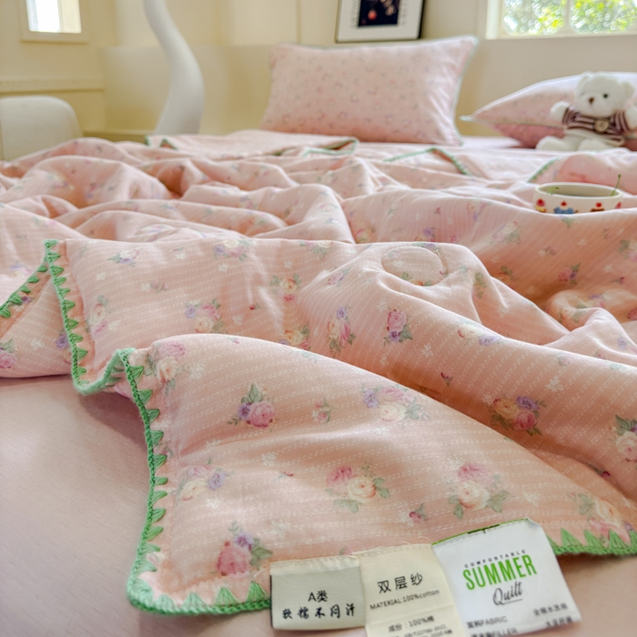 91家纺网 家纺一手货源 找家纺 金丝鸟家纺 2025春夏新款全棉纯棉双层纱夏被夏凉被空调被 粉色花香