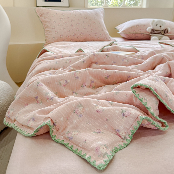 91家纺网 家纺一手货源 找家纺 金丝鸟家纺 2025春夏新款全棉纯棉双层纱夏被夏凉被空调被 粉色花香
