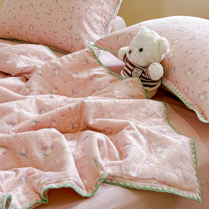 91家纺网 家纺一手货源 找家纺 金丝鸟家纺 2025春夏新款全棉纯棉双层纱夏被夏凉被空调被 粉色花香