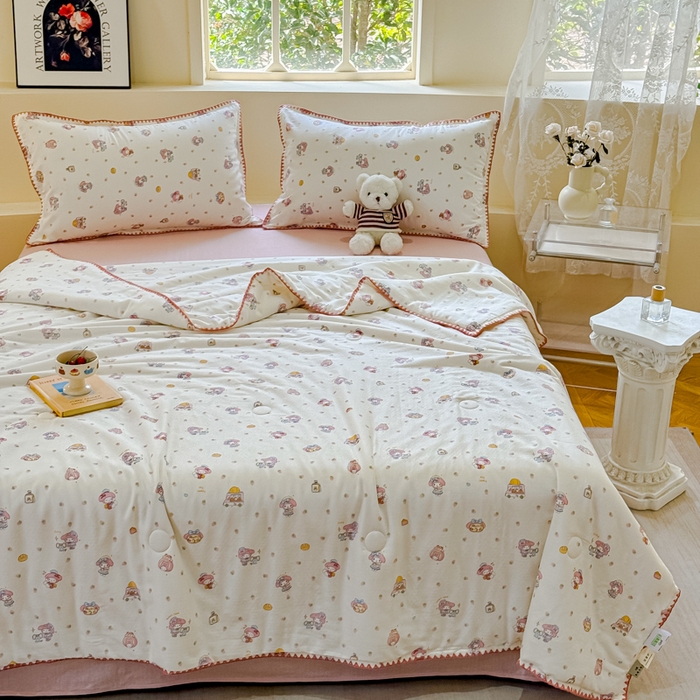 91家纺网 家纺一手货源 找家纺 金丝鸟家纺 2025春夏新款全棉纯棉双层纱夏被夏凉被空调被 面包女孩