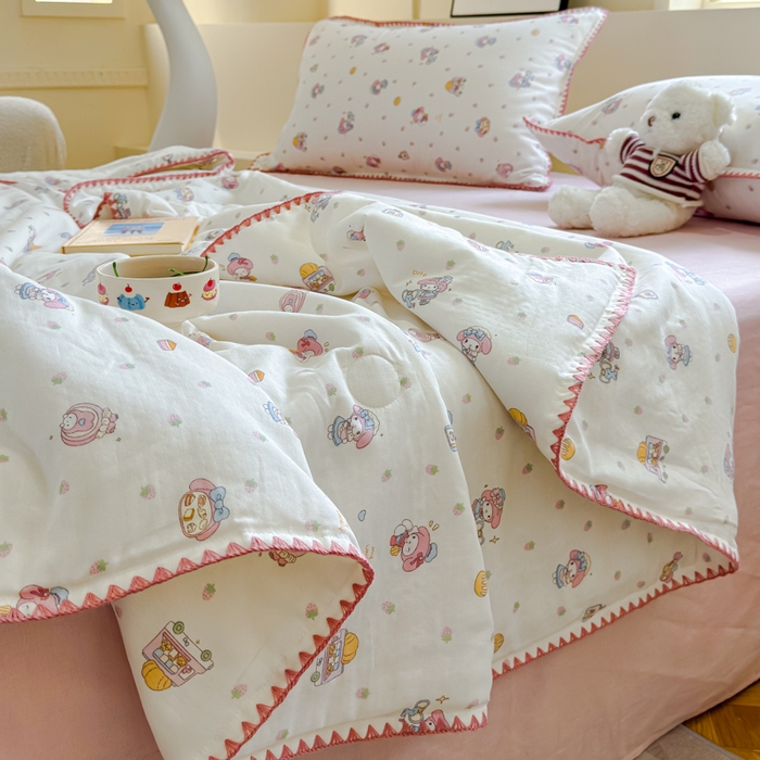 91家纺网 家纺一手货源 找家纺 金丝鸟家纺 2025春夏新款全棉纯棉双层纱夏被夏凉被空调被 面包女孩