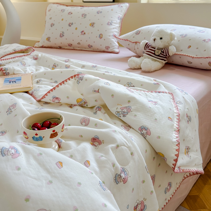 91家纺网 家纺一手货源 找家纺 金丝鸟家纺 2025春夏新款全棉纯棉双层纱夏被夏凉被空调被 面包女孩