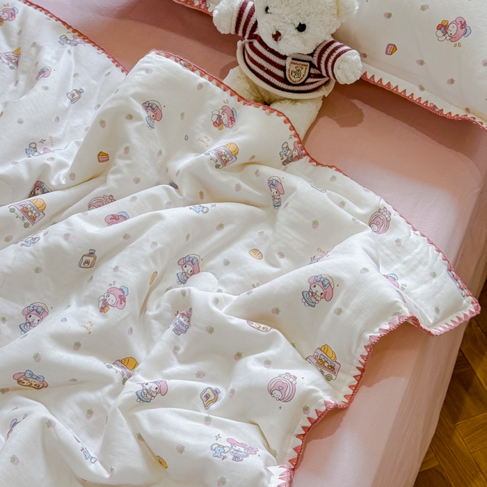 91家纺网 家纺一手货源 找家纺 金丝鸟家纺 2025春夏新款全棉纯棉双层纱夏被夏凉被空调被 面包女孩