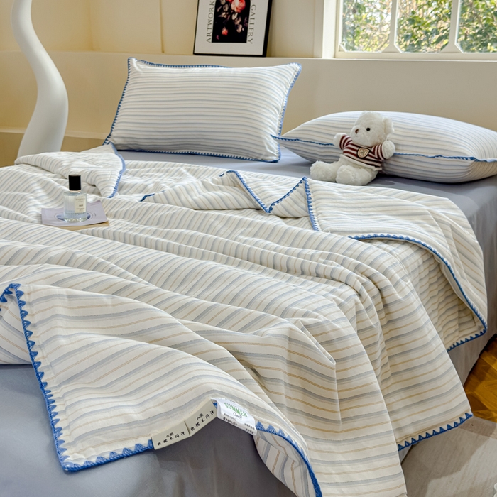 91家纺网 家纺一手货源 找家纺 金丝鸟家纺 2025春夏新款全棉纯棉双层纱夏被夏凉被空调被 阡陌条纹 蓝