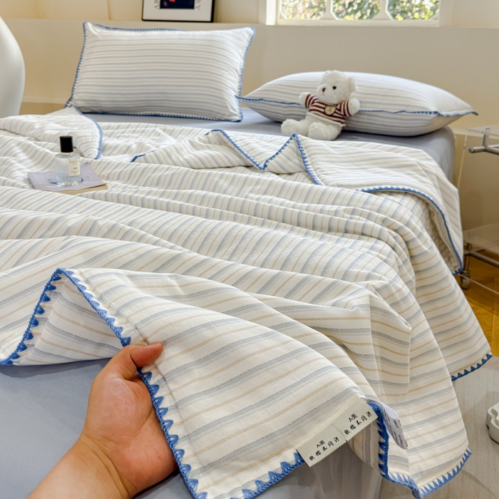 91家纺网 家纺一手货源 找家纺 金丝鸟家纺 2025春夏新款全棉纯棉双层纱夏被夏凉被空调被 阡陌条纹 蓝