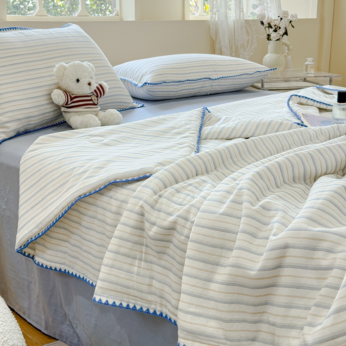 91家纺网 家纺一手货源 找家纺 金丝鸟家纺 2025春夏新款全棉纯棉双层纱夏被夏凉被空调被 阡陌条纹 蓝