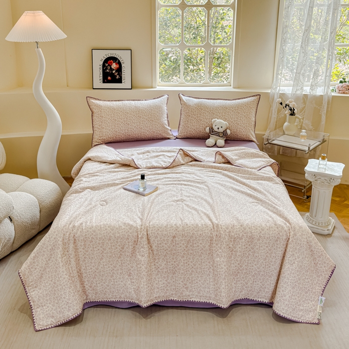 91家纺网 家纺一手货源 找家纺 金丝鸟家纺 2025春夏新款全棉纯棉双层纱夏被夏凉被空调被 蔷薇花露 紫