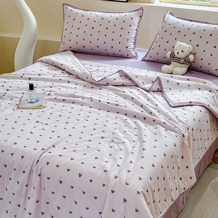 91家纺网 家纺一手货源 找家纺 金丝鸟家纺 2025春夏新款全棉纯棉双层纱夏被夏凉被空调被 紫色心情