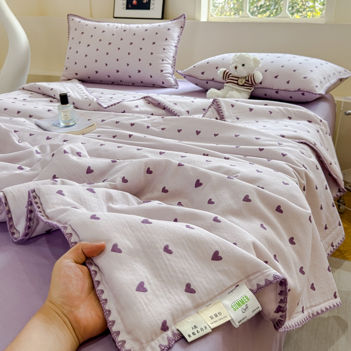 91家纺网 家纺一手货源 找家纺 金丝鸟家纺 2025春夏新款全棉纯棉双层纱夏被夏凉被空调被 紫色心情