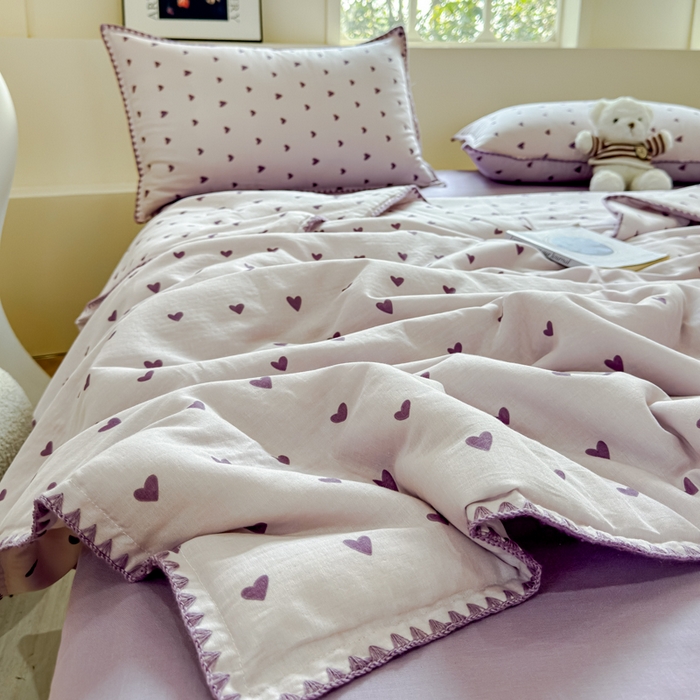 91家纺网 家纺一手货源 找家纺 金丝鸟家纺 2025春夏新款全棉纯棉双层纱夏被夏凉被空调被 紫色心情