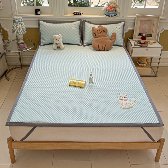 91家纺网 家纺一手货源 找家纺 沐慕 2025新款绣花凉感淑女喵豆豆凉席 淑女喵-水绿