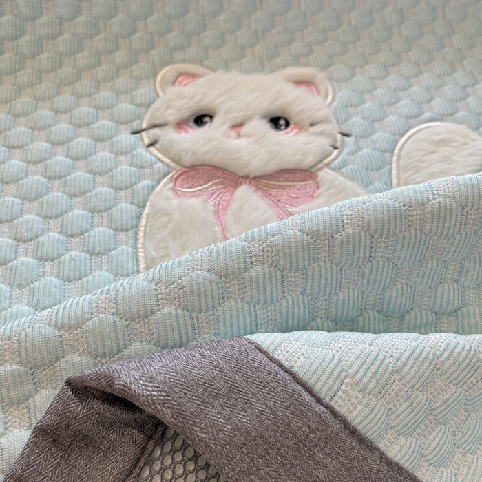 91家纺网 家纺一手货源 找家纺 沐慕 2025新款绣花凉感淑女喵豆豆凉席 淑女喵-水绿