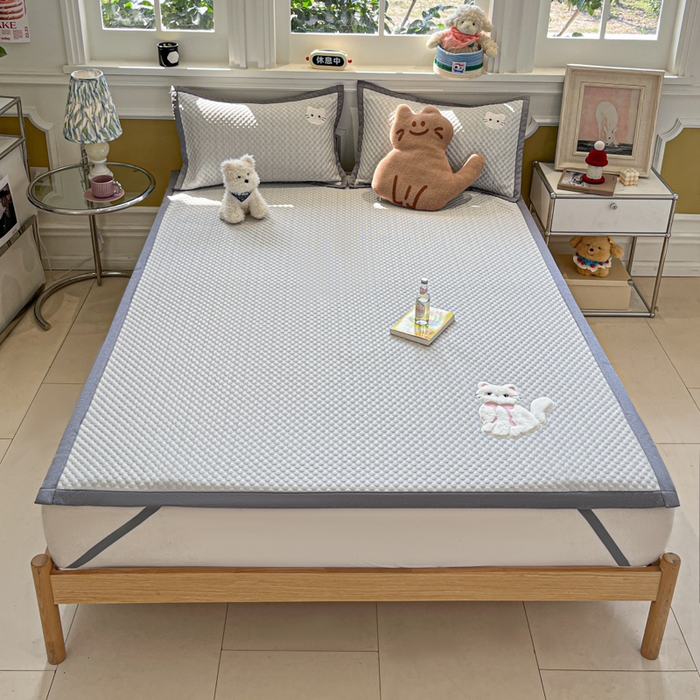 91家纺网 家纺一手货源 找家纺 沐慕 2025新款绣花凉感淑女喵豆豆凉席 淑女喵-灰