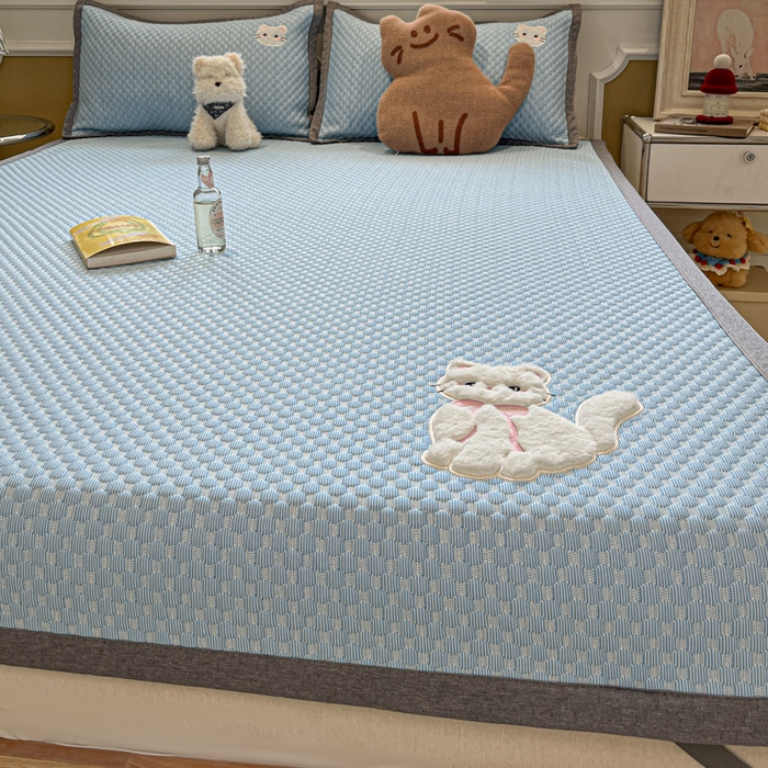 91家纺网 家纺一手货源 找家纺 沐慕 2025新款绣花凉感淑女喵豆豆凉席 淑女喵-蓝