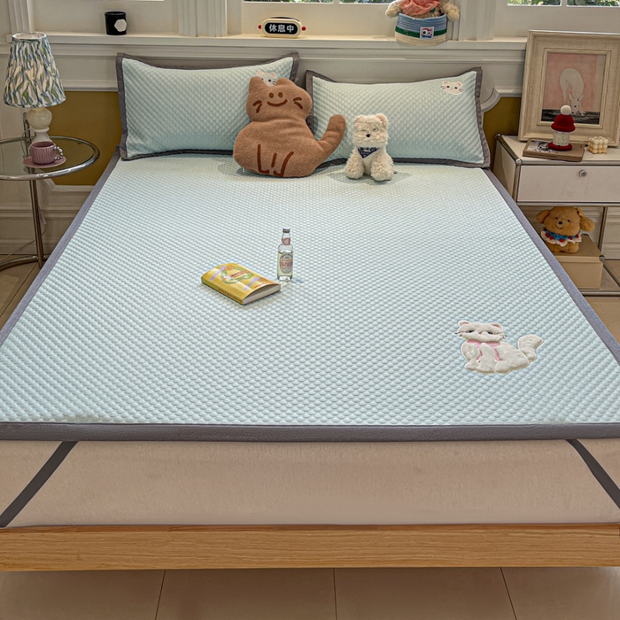 91家纺网 家纺一手货源 找家纺 沐慕 2025新款绣花凉感淑女喵豆豆凉席 淑女喵-水绿