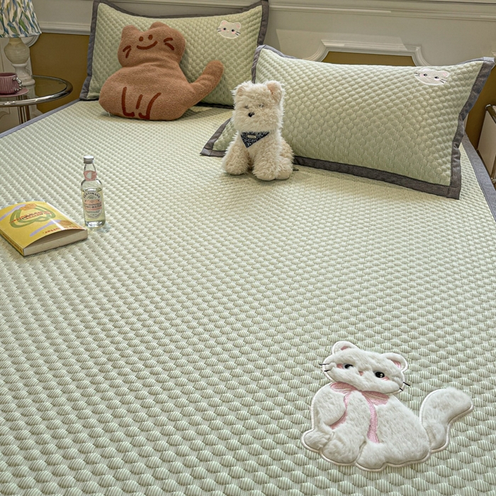 91家纺网 家纺一手货源 找家纺 沐慕 2025新款绣花凉感淑女喵豆豆凉席 淑女喵-草绿