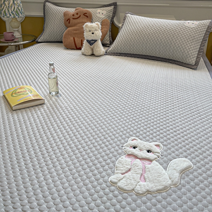 91家纺网 家纺一手货源 找家纺 沐慕 2025新款绣花凉感淑女喵豆豆凉席 淑女喵-灰