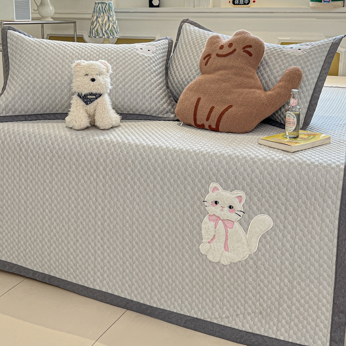 91家纺网 家纺一手货源 找家纺 沐慕 2025新款绣花凉感淑女喵豆豆凉席 淑女喵-灰