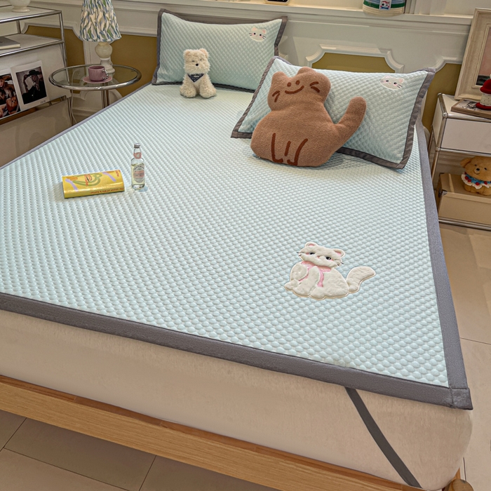 91家纺网 家纺一手货源 找家纺 沐慕 2025新款绣花凉感淑女喵豆豆凉席 淑女喵-水绿