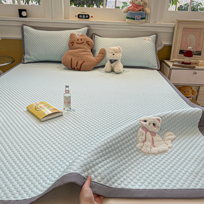 91家纺网 家纺一手货源 找家纺 沐慕 2025新款绣花凉感淑女喵豆豆凉席 淑女喵-水绿